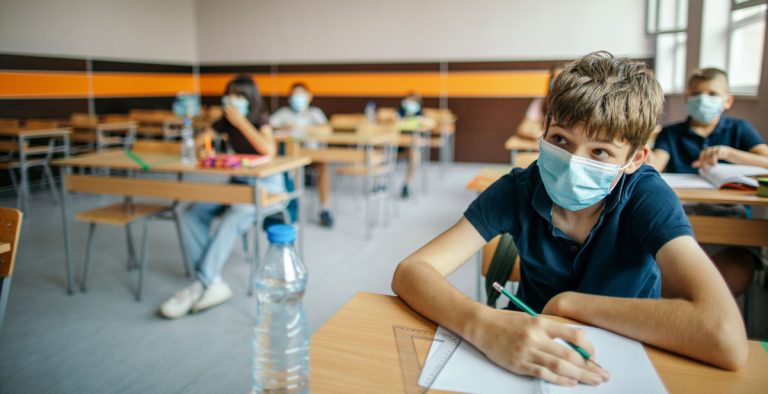 Analiză: 16% din școli nu au apă curentă, 43% nu sunt racordate la canalizare